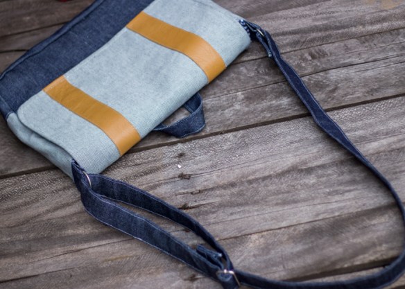 denim messenger (5 of 6)