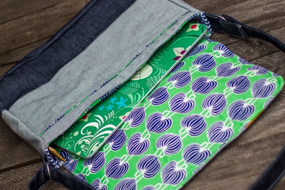 denim messenger (6 of 6)